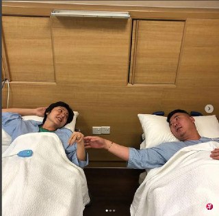 【专栏】“权怡凤与李荣达翻脸酿成风暴，是上周最令人关注的新加坡娱乐新闻。在他们最要好的那段时期，我有幸参与并见证一些美好的一面，如今对照，不胜唏嘘。” https://zb.sg/mjFJ