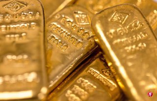 在避险资金需求带动下，金价在美国长周末前重新回到3300美元水平以上。6月份交割的黄金期货本周强力回弹5.3%，收报3357.7美元。 https://zb.sg/NaFP