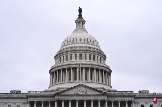 美国参议院以极其微弱的优势通过总统特朗普的“大而美”税收和支出法案并提交众议院，两院须就最终版本法案达成一致，才能提交特朗普签署成法。 https://zb.sg/dsK4