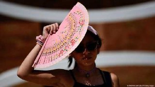 热浪笼罩欧洲 德国高温逼近40度本周，热浪席卷西欧大部分地区。西班牙已创下了6月份的最高温纪录，德国则迎来最高接近40摄氏度的酷暑。在大部分住宅没有空调的德国，不少人一筹莫展。