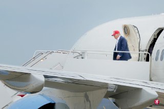 美国总统特朗普说，以色列已同意与哈马斯达成60天停火协议的必要条件，并呼吁哈马斯也接受这项协议。 https://zb.sg/3rSZ