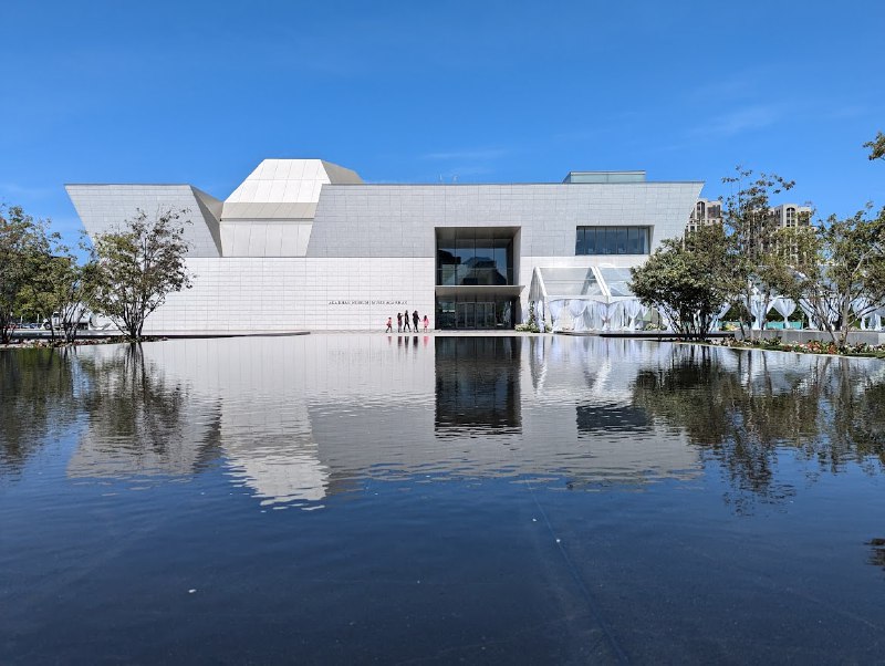 又來薅公共福利了，用圖書館卡免費入場了 Aga Khan Museum，算得上全國甚至北美最大的伊斯蘭博物館