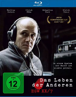 名称：窃听风暴 (2006)【蓝光原盘 REMUX】【国英德音轨】【内封简繁字幕】·描述：豆瓣 9.2 高分1984 年的东德，整个社会笼罩在国家安全局的高压统治之下，特工魏斯曼 (乌尔里希 · 穆埃 Ulrich Mühe 饰) 奉命监听剧作家德莱曼 (塞巴斯蒂安 · 科赫 Sebastian Koch 饰) 及其女友演员克里斯蒂娜 (马蒂娜 · 格德克 Martina Gedeck 饰) 的生活，监听过程中，魏斯曼渐渐对这家人的生活产生了兴趣，开始暗中帮助他们。一篇刊登在西德《明镜》报上的文章引起了特工