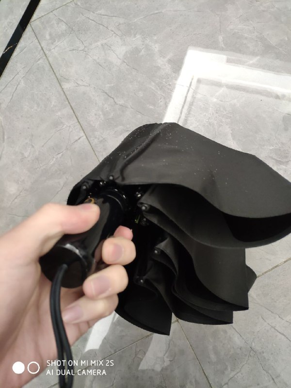 建议所有做雨伞的厂家都学学（里面加了一层塑料片，所以可以收得很整齐，简直是对我这种强迫症的专攻（用了好久了今天下雨突然想发发）太喜欢了>w<建议所有做雨伞的厂家都学学（里面加了一层塑料片，所以可以收得很整齐，简直是对我这种强迫症的专攻（用了好久了今天下雨突然想发发）太喜欢了>w<