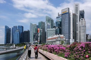 全球富豪的资金正流向沙特阿拉伯等中东地区，导致新加坡和香港这类传统金融中心逐渐失势。 https://zb.sg/g4eX
